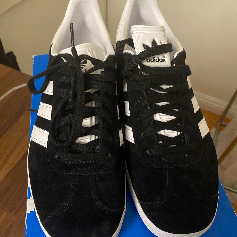 Adidas Gazelle 7.5 Black/White/Gold Originals